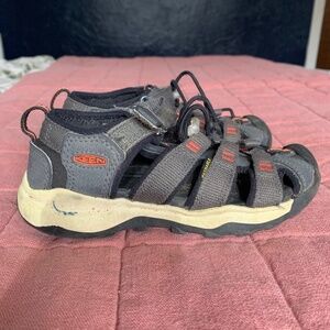 Boys size 11 keen shoes